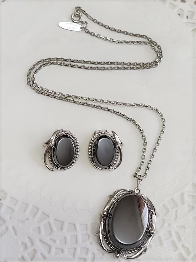 Whiting & Davis Black Hematite Stone Look Necklace & Earrings - Click Image to Close
