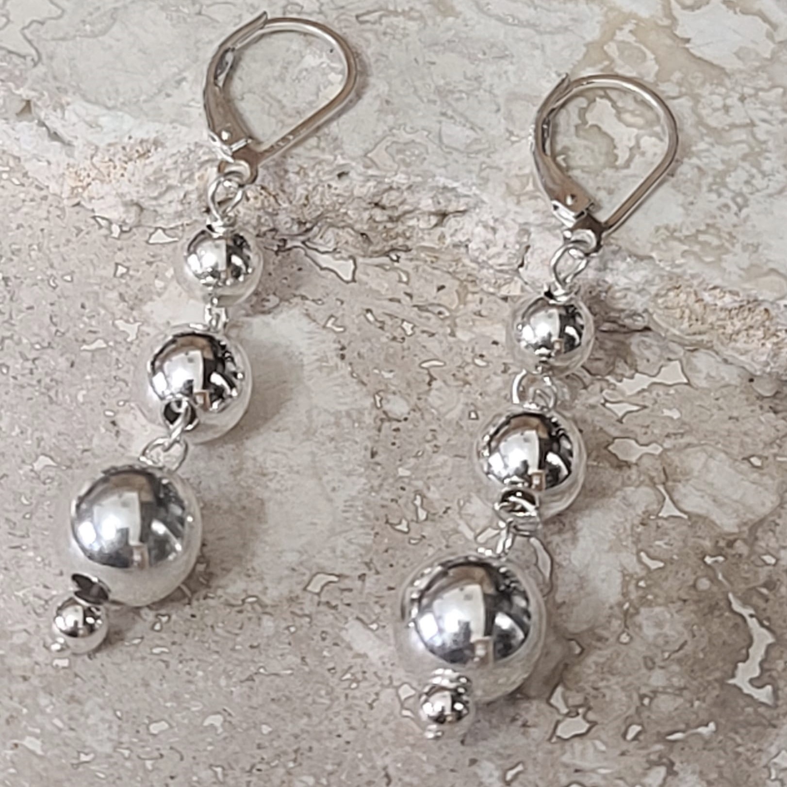 925 Sterling Silver Lever back 3 Ball Earrings - Click Image to Close