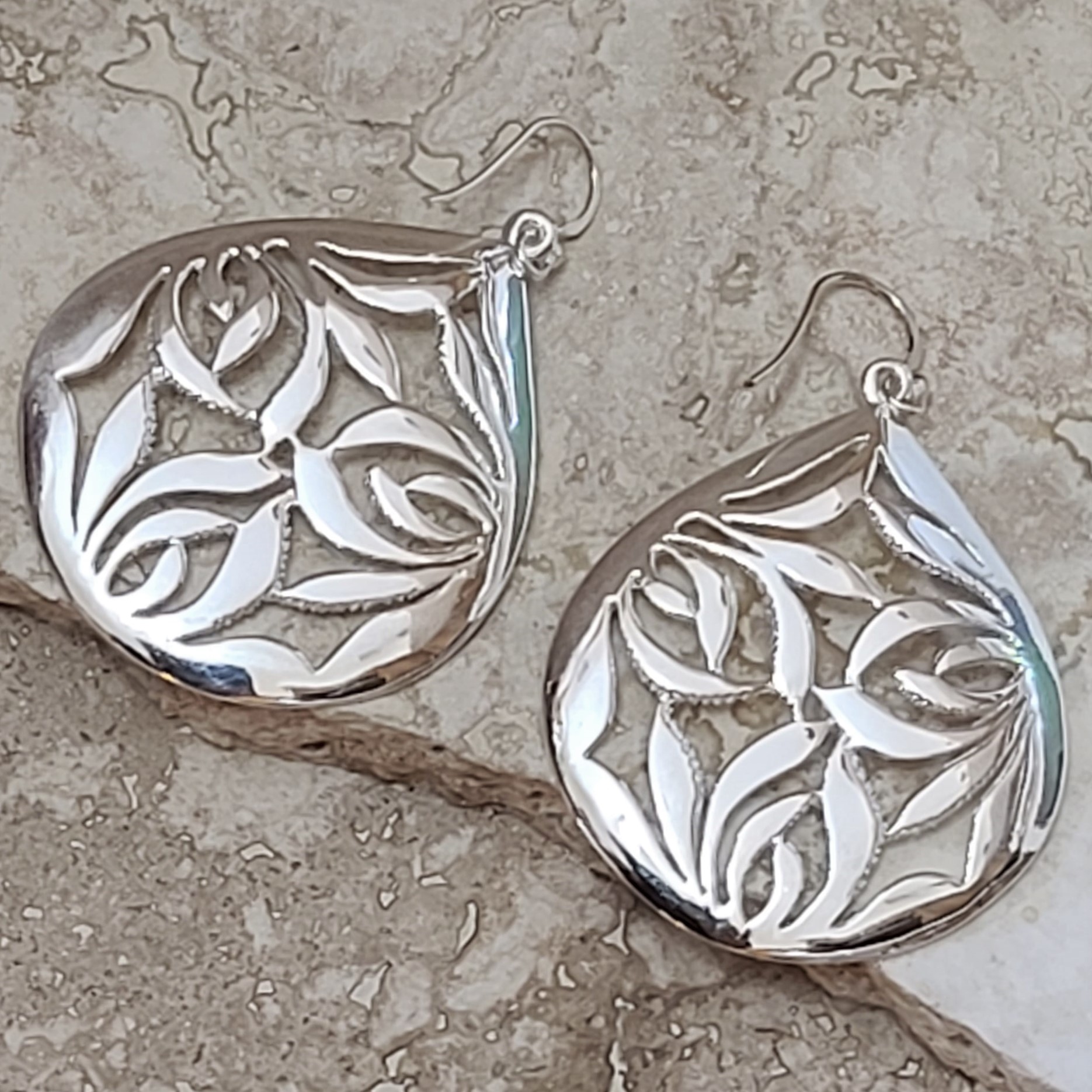 925 Sterling Silver Cut Out Leaf Design Earrings - Click Image to Close