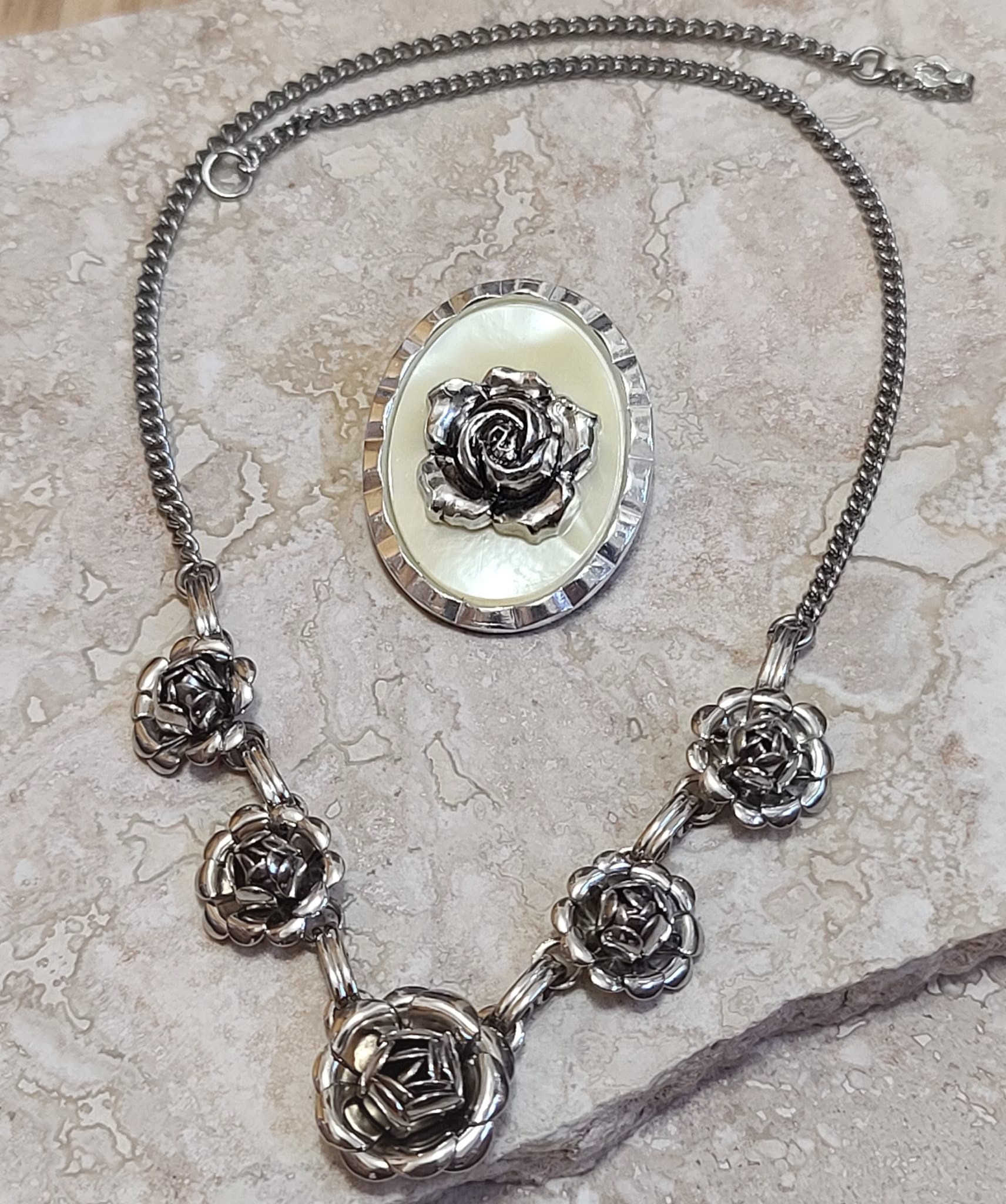 Rose 3-Dimensional Choker Necklace & Scarf Clip