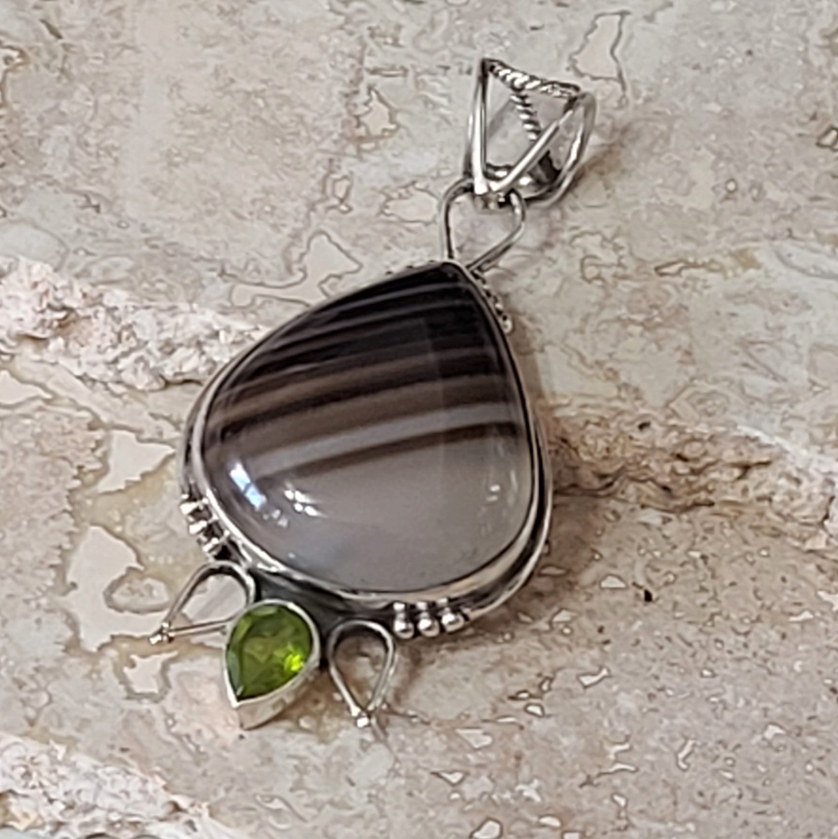 Mexican Agate Gemstone with Peridot Gemstone Pendant