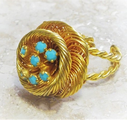 Vintage flower ring, turquoise color cabachons, high setting and adjustable - Click Image to Close