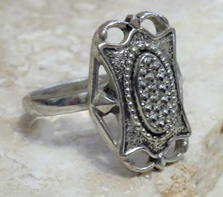 Vintage adjustable ring, by designer Sarah Coventry