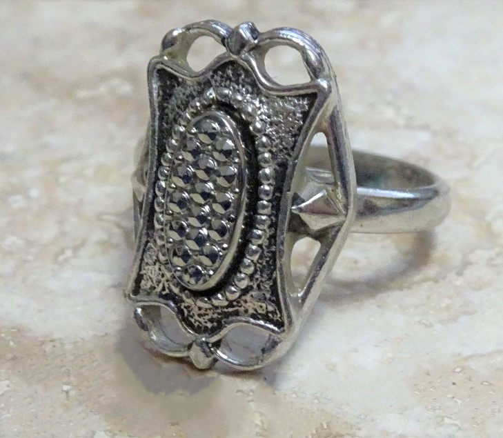 Vintage adjustable ring, by designer Sarah Coventry
