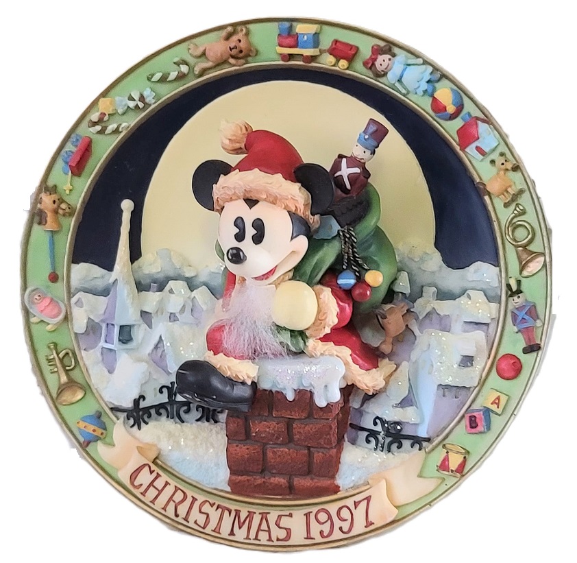 Disney Mickey Mouse 3-D Christmas 1997 Plate Santa Mickey