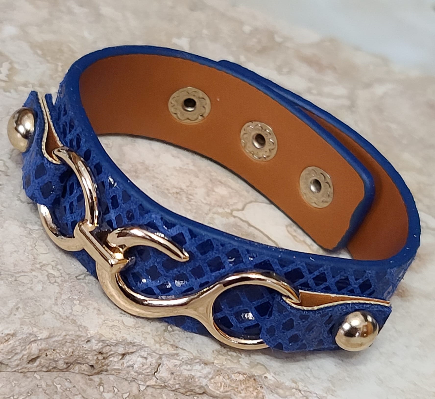 Animal Pattern Vegan Leather Band Style Bracelet - Blue - Click Image to Close