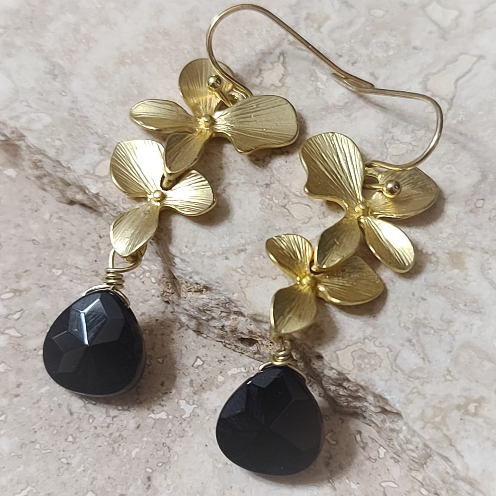 Black Onyx Gemstone & Matt Goldtone Flower Dangle Earrings