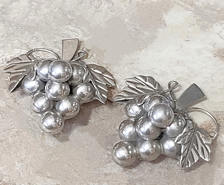 Sterling silver grape cluster earrings, 925 sterling silver Mexico, vintage clip ons
