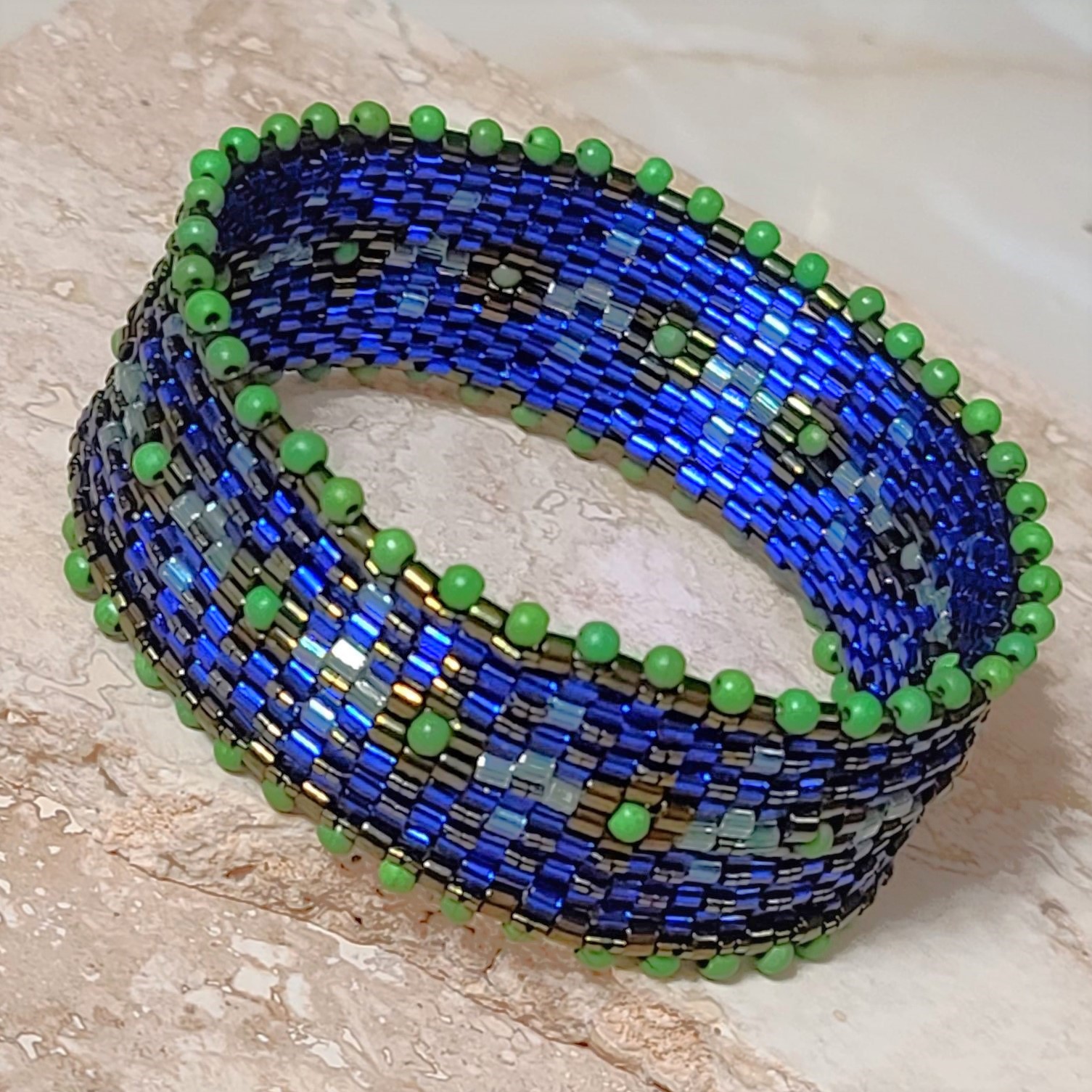 Royal Blue w/Green Turquoise Peyote Stitch Glass Bangle Bracelet - Click Image to Close