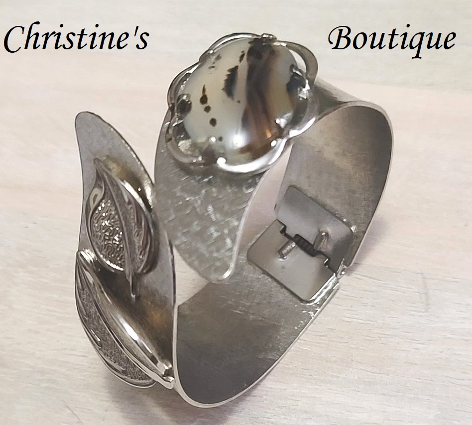 Glass Stone bracelet, 3D leaf motif, clamp style bracelt, vintage