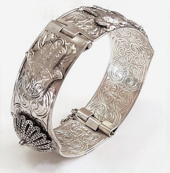 Ethnic vintage bracelet, with detailed camel figures, far east design