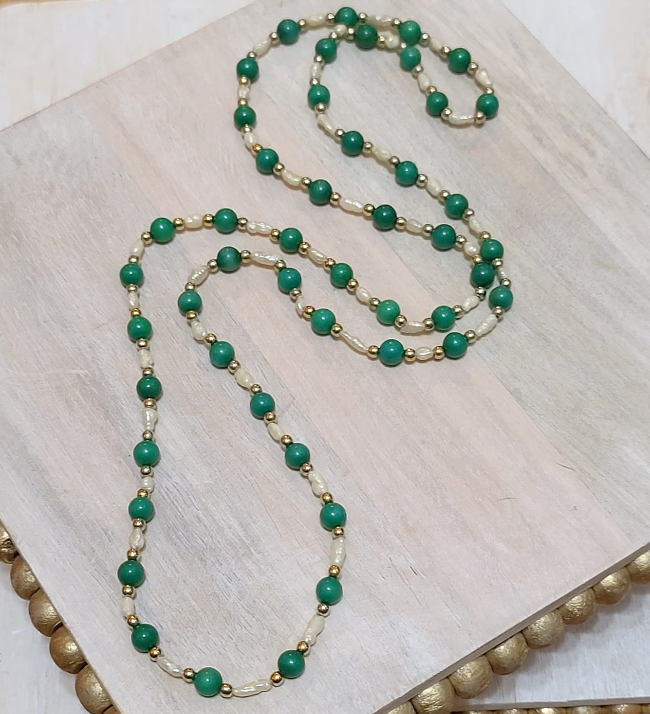 Cultured pearls and green glass beads vintage necklace, flapper necklace 32 inches