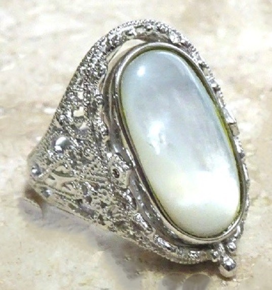 Reversible Mother of Pearl & Abalone Shell Center Ring Size 6 - Click Image to Close