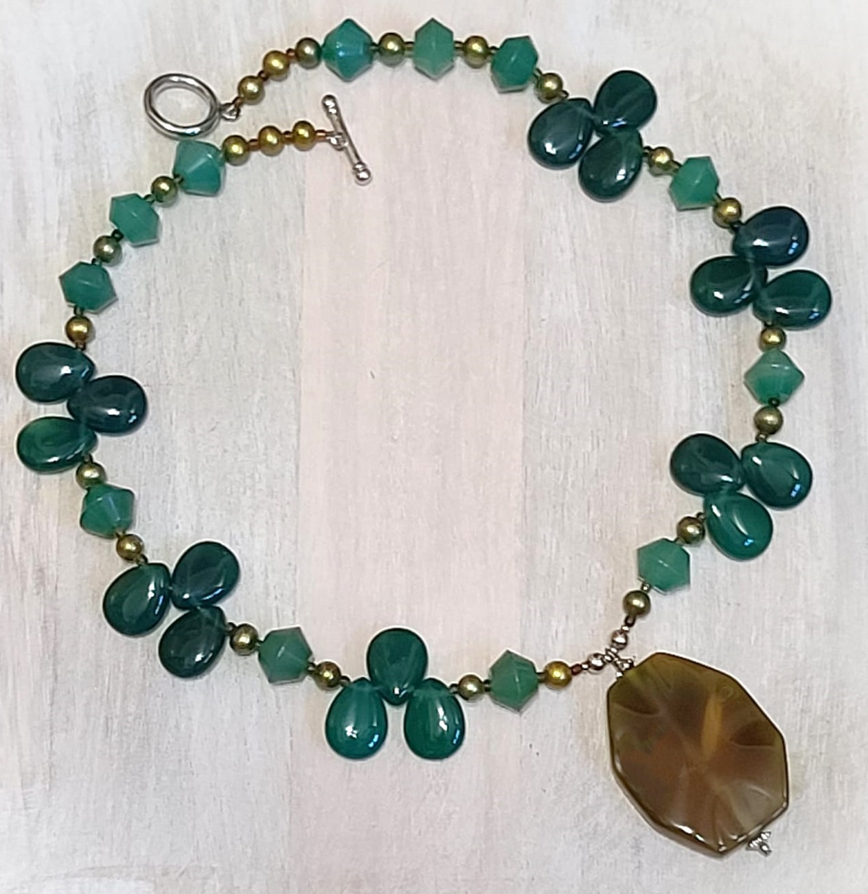 Green agate and freshwater pearl gemstone necklace