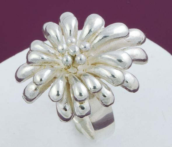 Flower Starburst Sterling Silver Ring Size 8 - Click Image to Close
