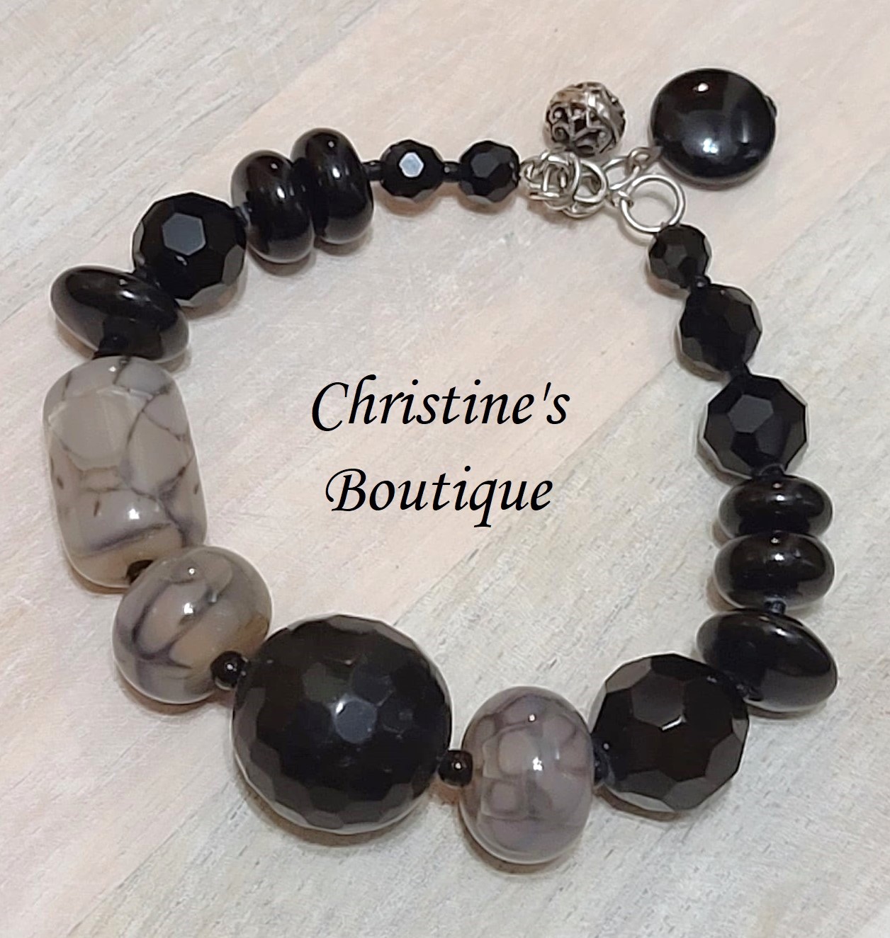 Onyx gemstone bracelet, with agate stones, sterling silver clasp - Click Image to Close