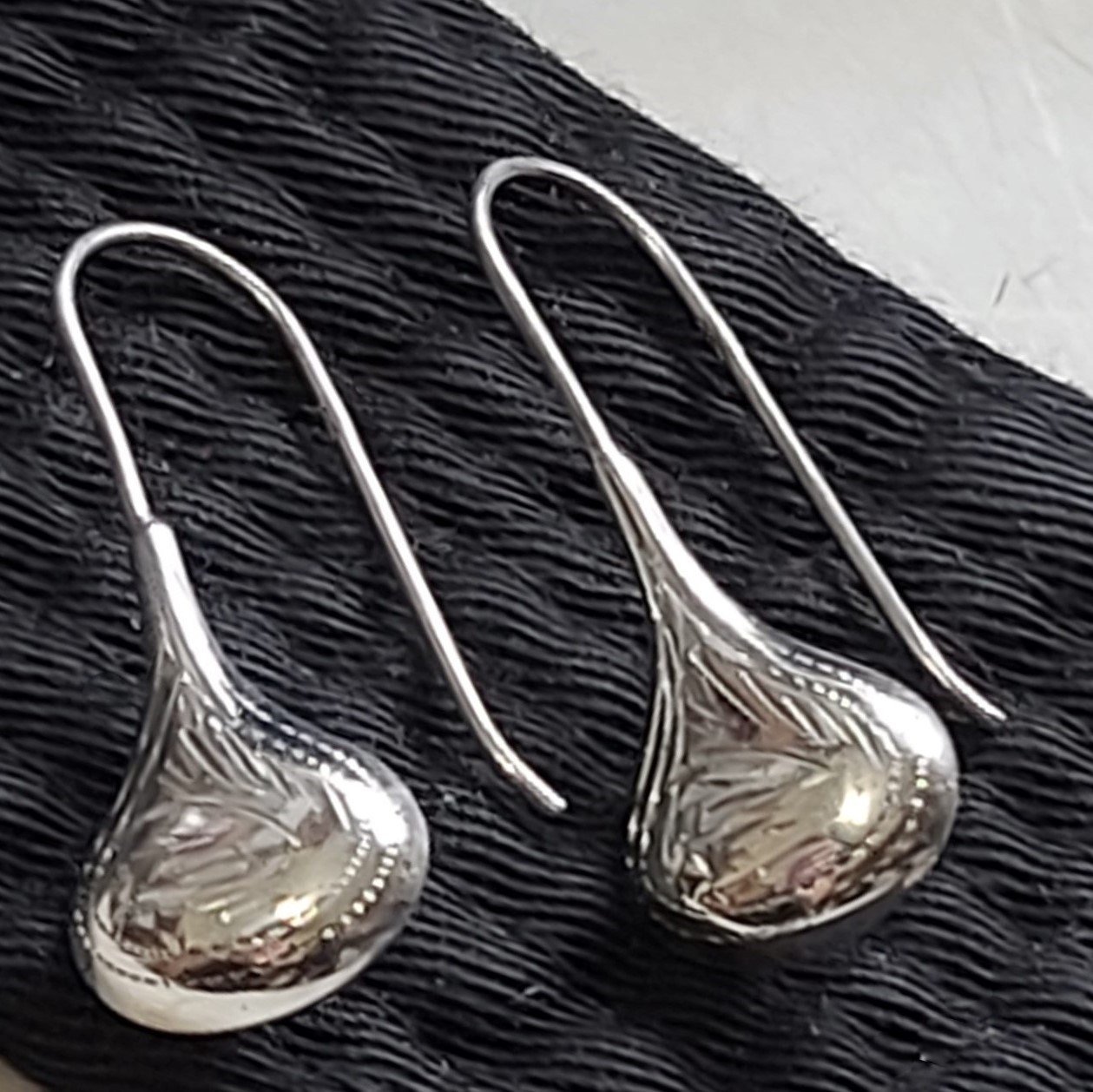 Engraved 925 Sterling Silver Raindrop Earrings - Click Image to Close