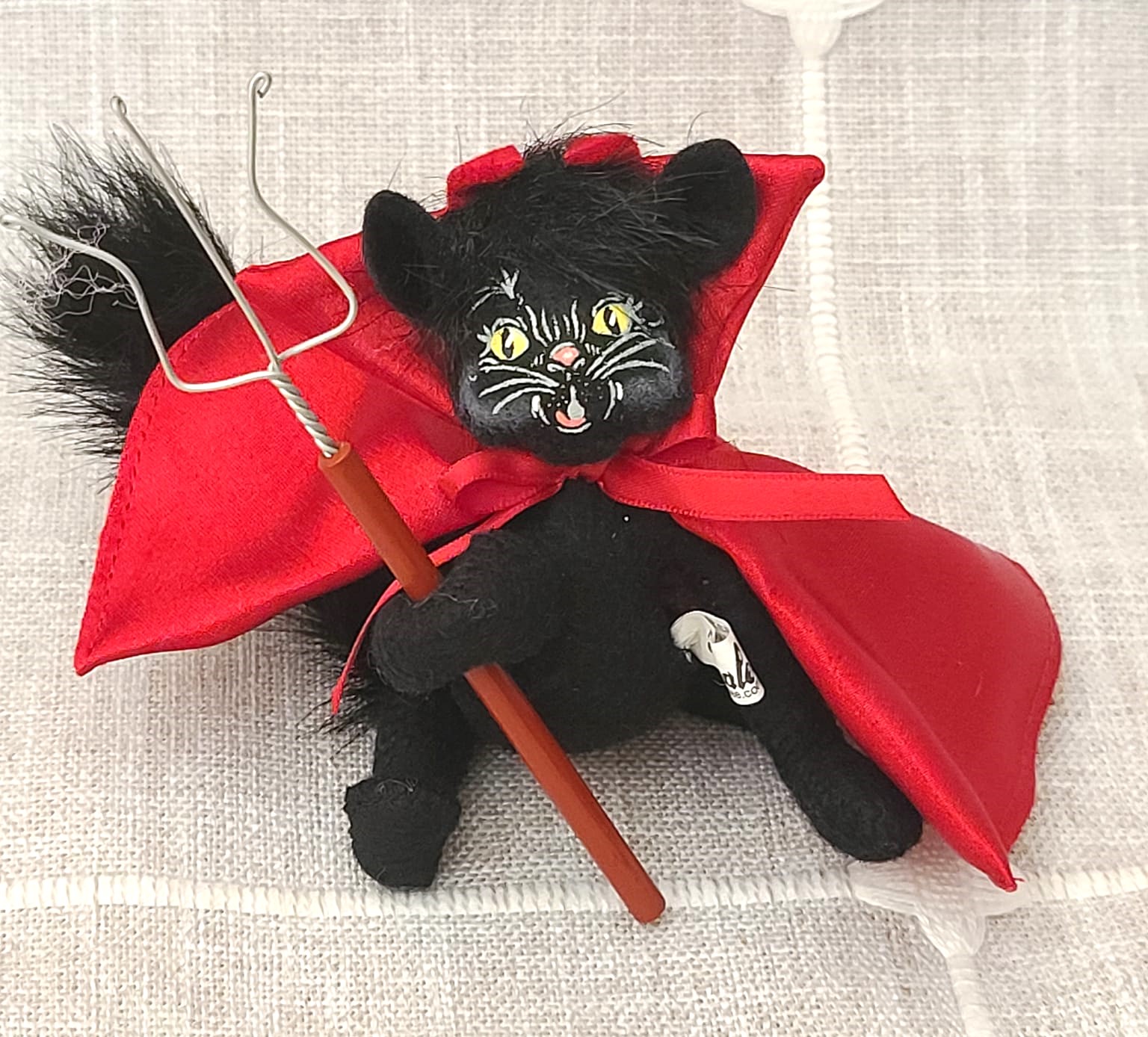 Annalee Halloween vampire black cat with felt figure