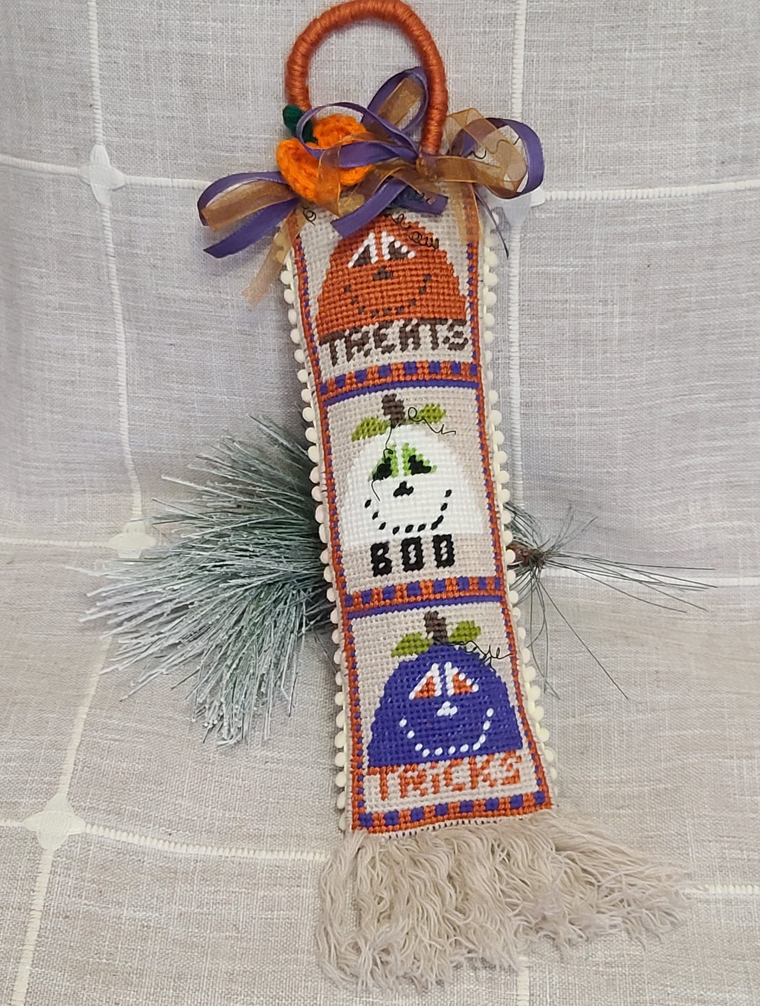 Needlework Treats, Boo and Tricks Fall Ornamental Hanger - Click Image to Close