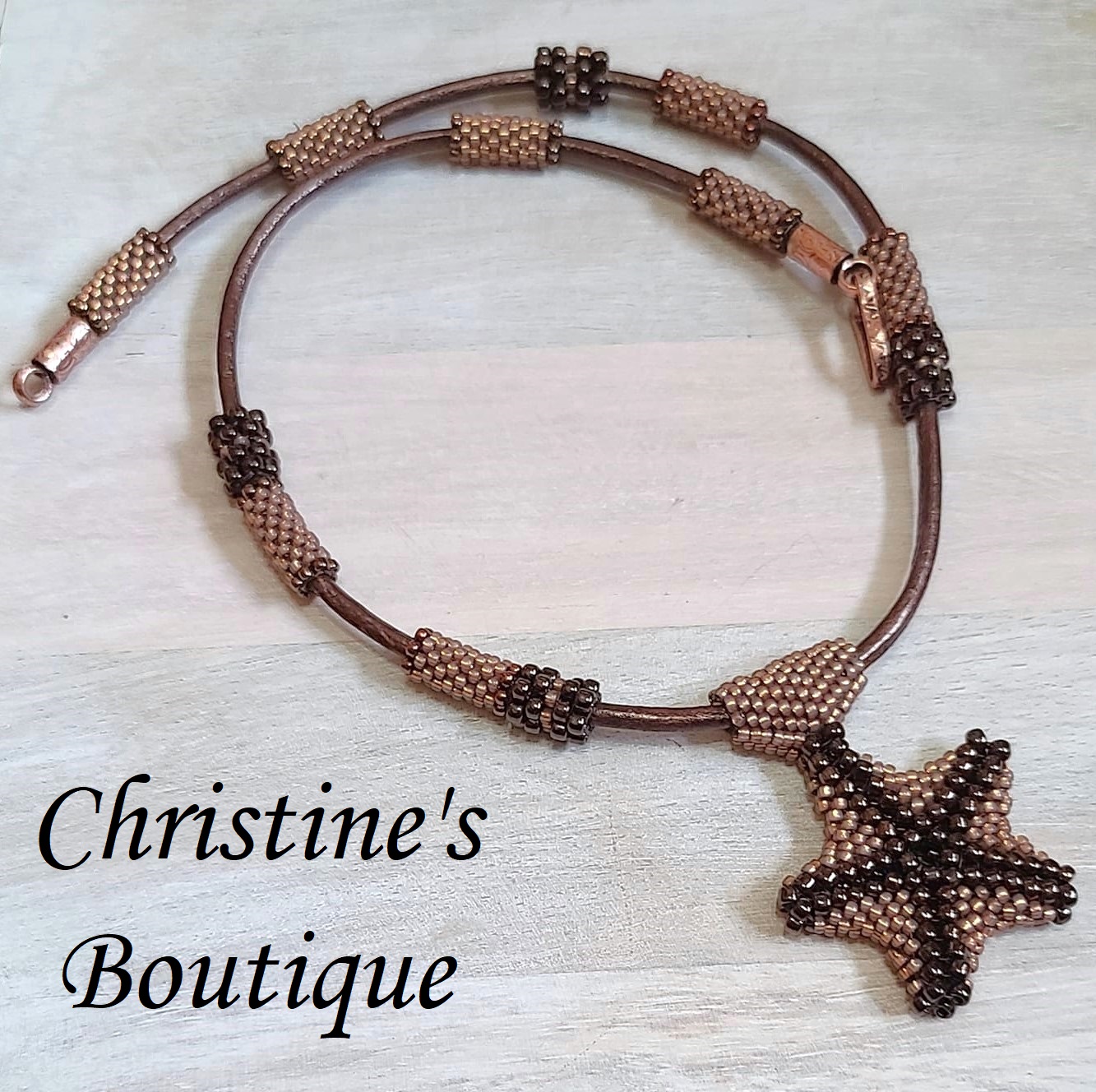 Starfish pendant necklace, handcrafted, miyuki glass and leather - Click Image to Close