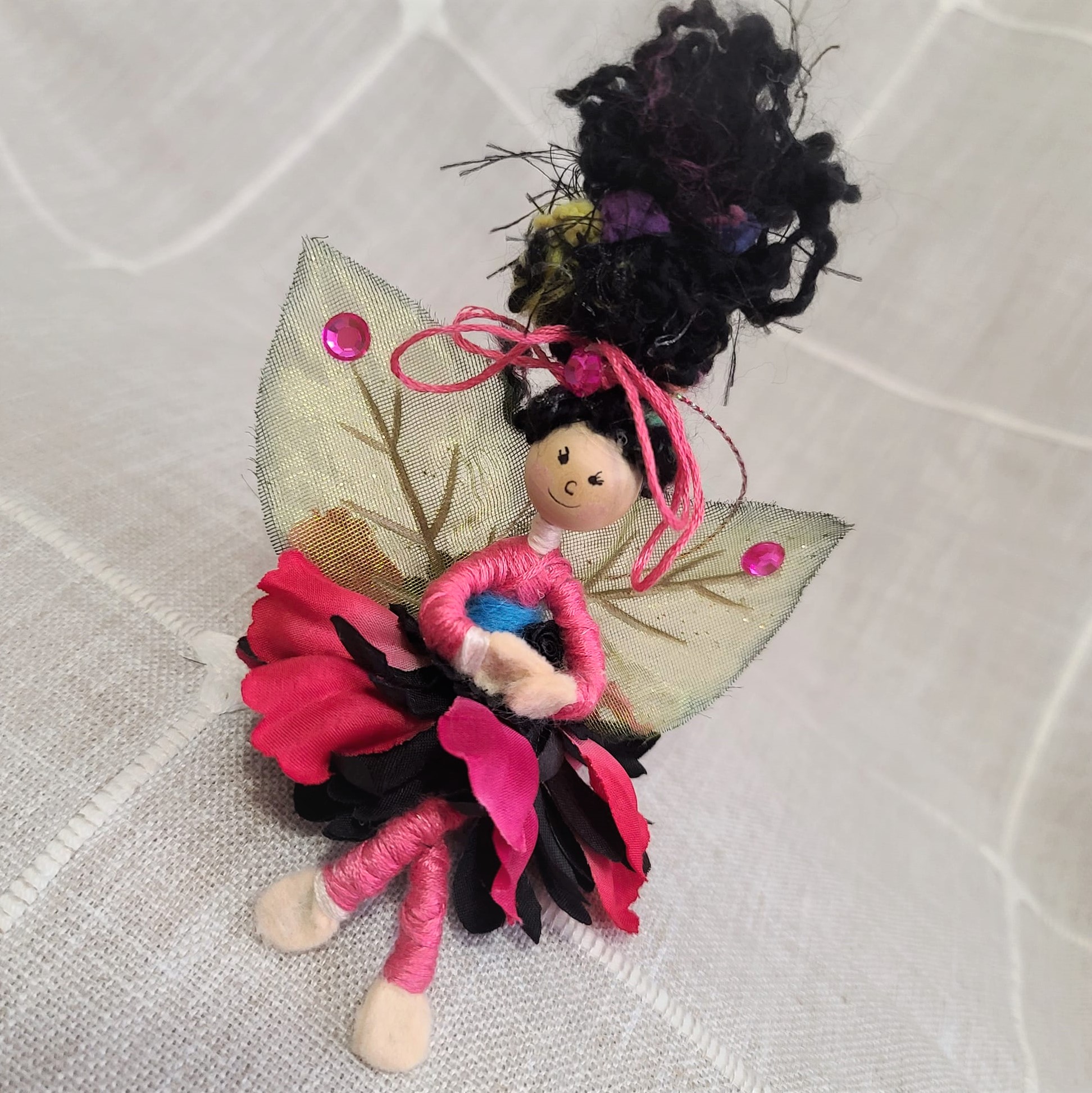 Butterfly Acorn Fairy sitting doll - Click Image to Close