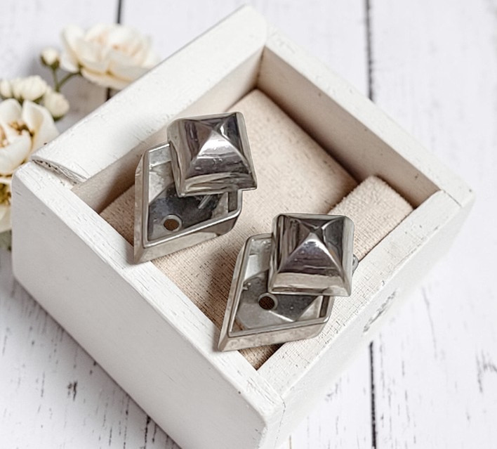 Contempary silvertone earrings, vintage clip ons Contempary silvertone earrings, vintage clip ons