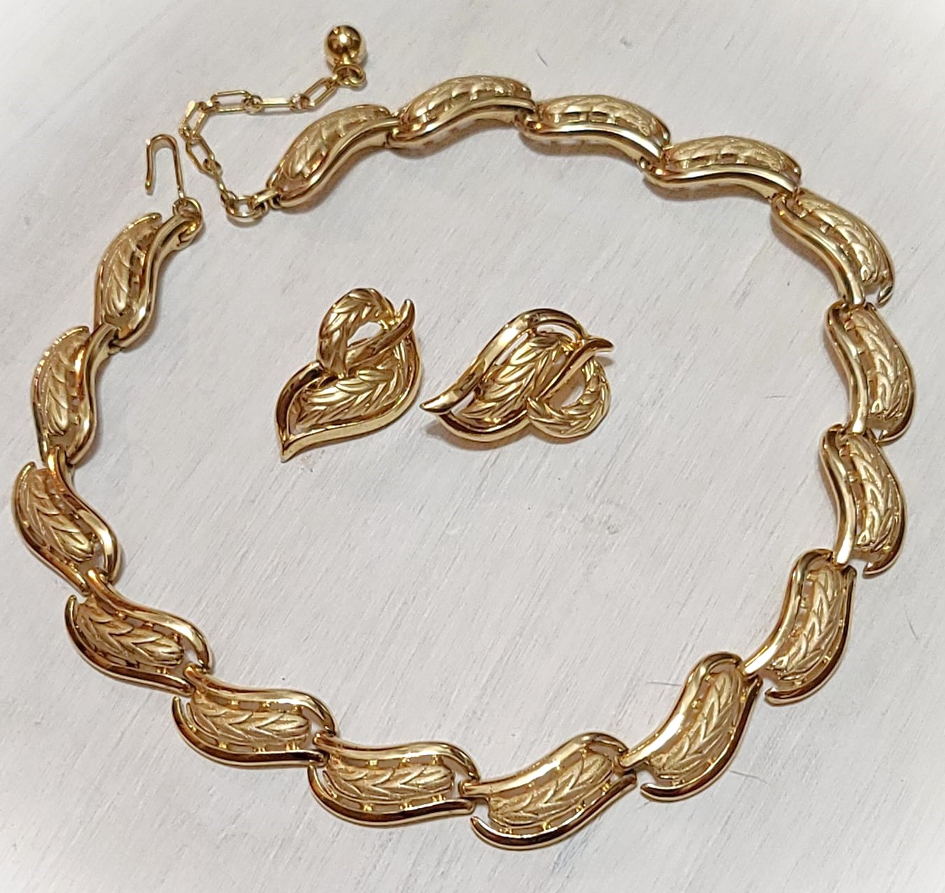 Trifari leaf pattern vintage necklace and earrings set
