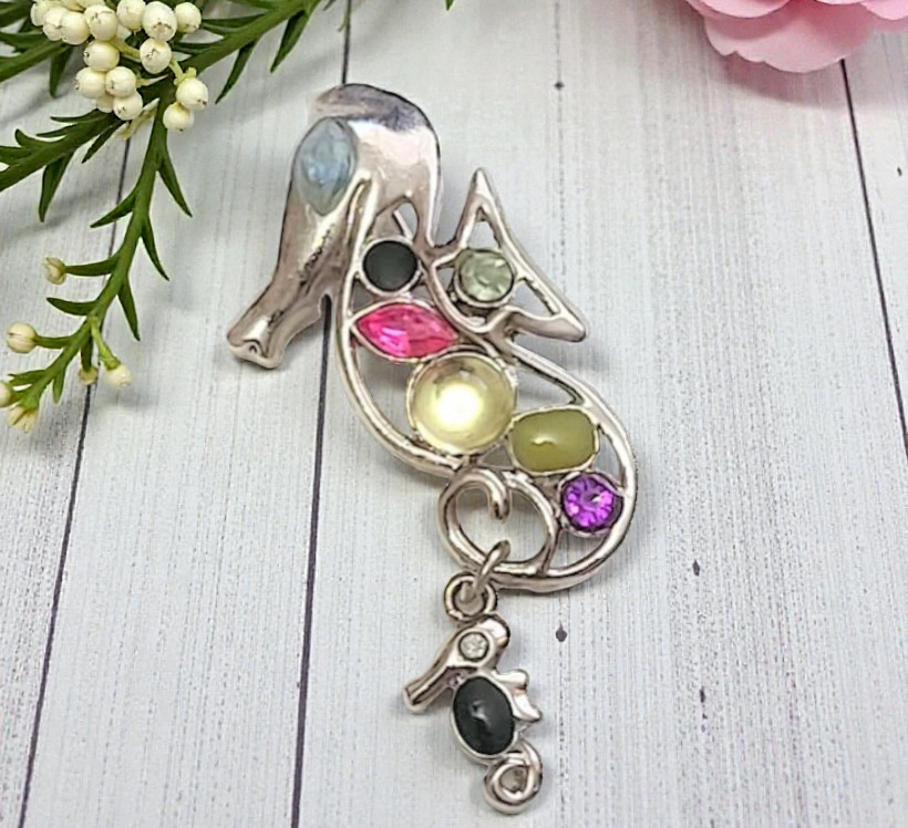 Seahorse Silvertone and Rhinestones Vintage Pin