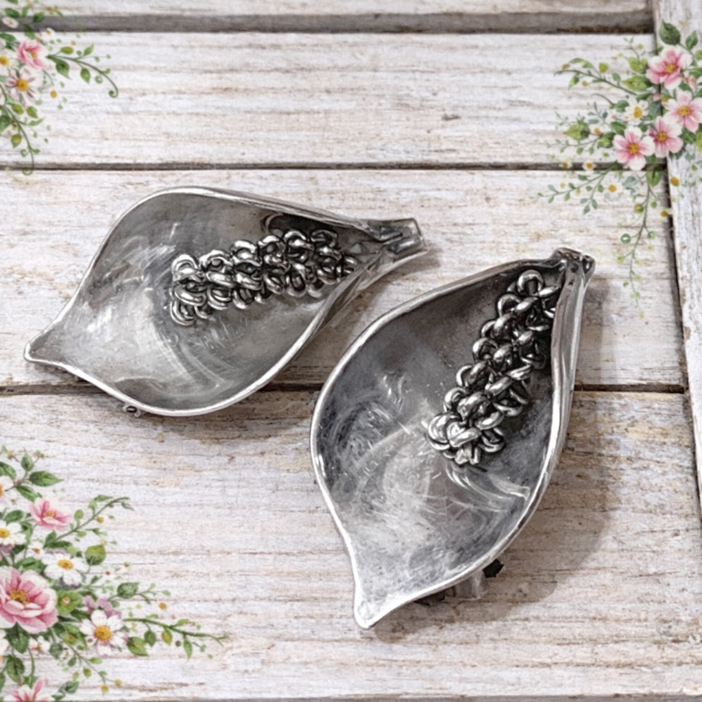 Calli lilly earrings, vintage clip ons