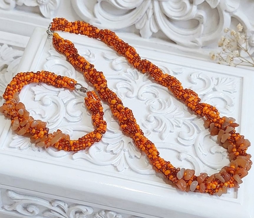 Twisted Carnelian Gemstones Glass Beads Necklace & Bracelet Set