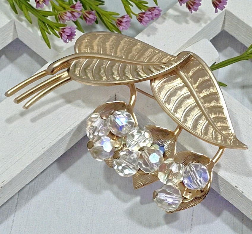 Goldtone Leaf Art Deco Design with Crystal Beads Pin