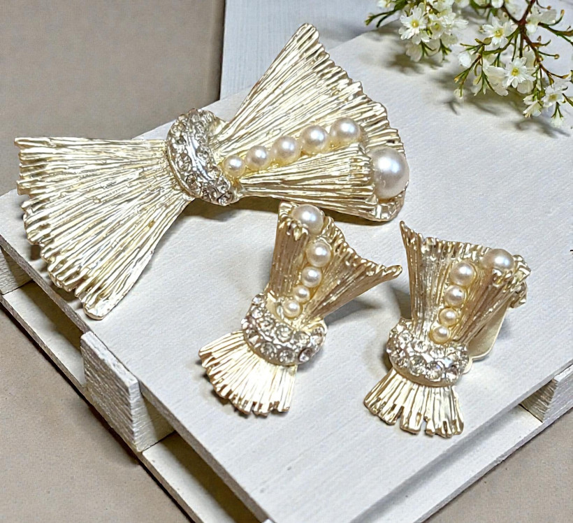 Vintage pin set, pin and clip on earrings, bowtie pin and earrings, pearls and rhinestones
