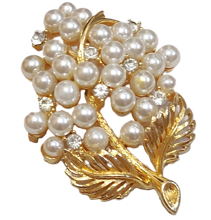 Lisner jewelry, Pearl and rhinestones grape like cluster pin, brooch - Click Image to Close