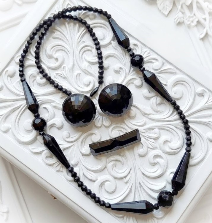 Black glass necklace, earrings & pinand clipon earrings