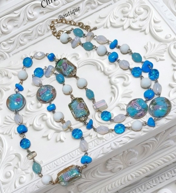 Turquoise and white murano glass bead necklace