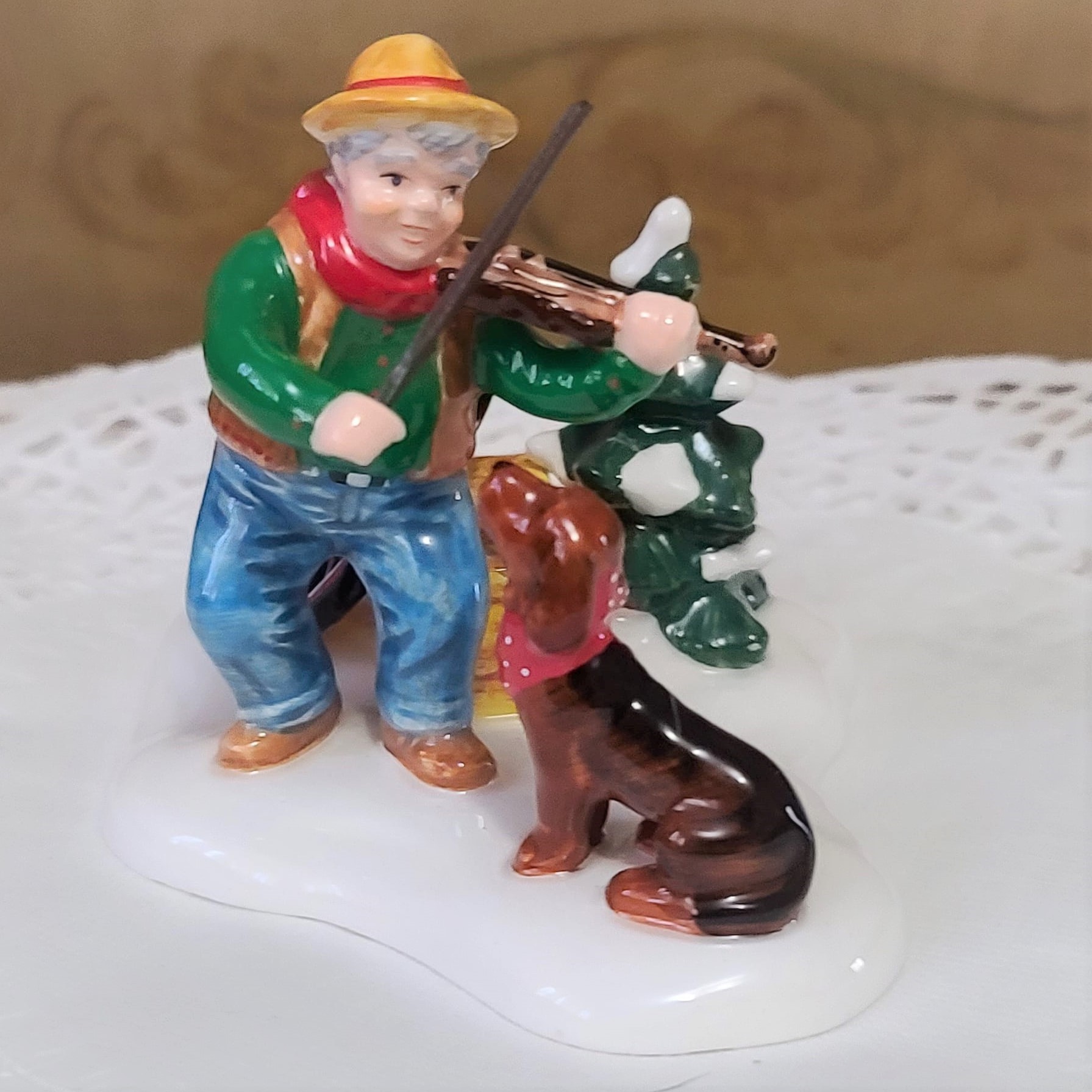 Department 56 Fiddler Man and Dog Christmas Scene