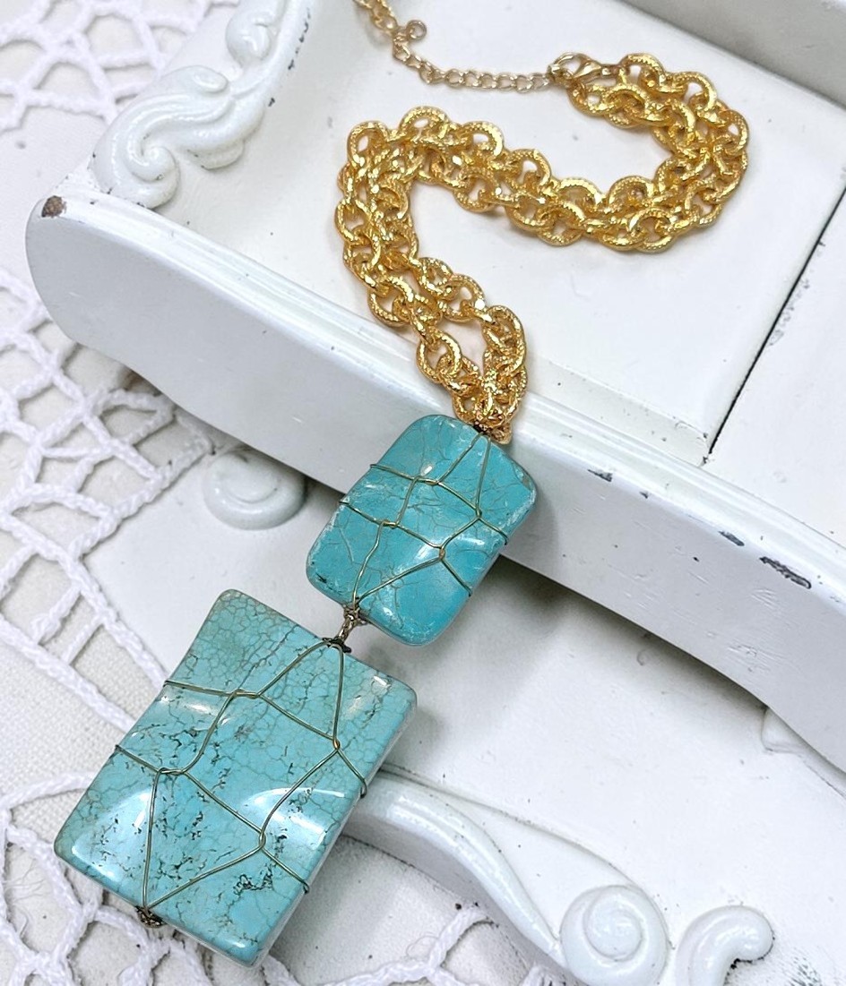 Turquoise Howlite pendant necklace, chunky retro look, large caged howlite stone
