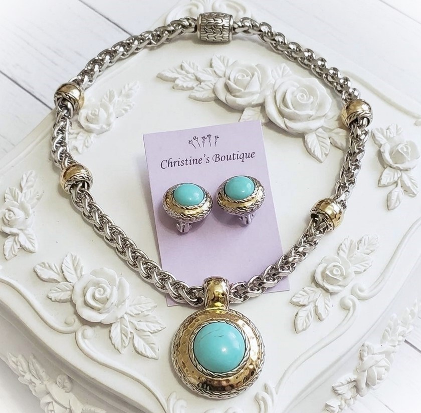 Fashion Turquoise Cabachon Necklace and Earrings Set