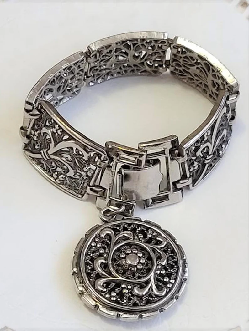 Filigree Link Bracelet w/Medallion Charm