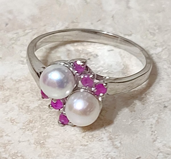 Ruby ring with freshwater pearls, set in 925 sterling silver