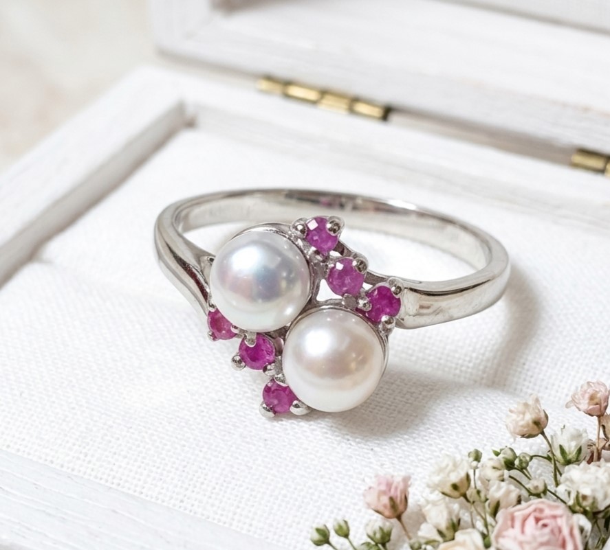 Ruby ring with freshwater pearls, set in 925 sterling silver