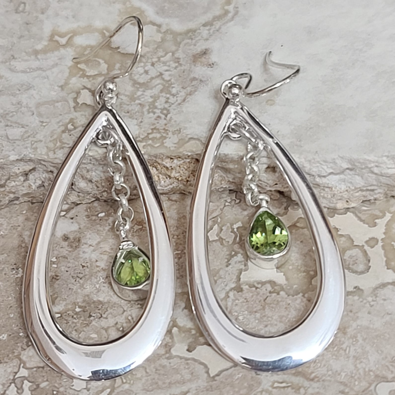 925 Sterling Silver Peridot Gemstone Cut Out Earrings - Click Image to Close