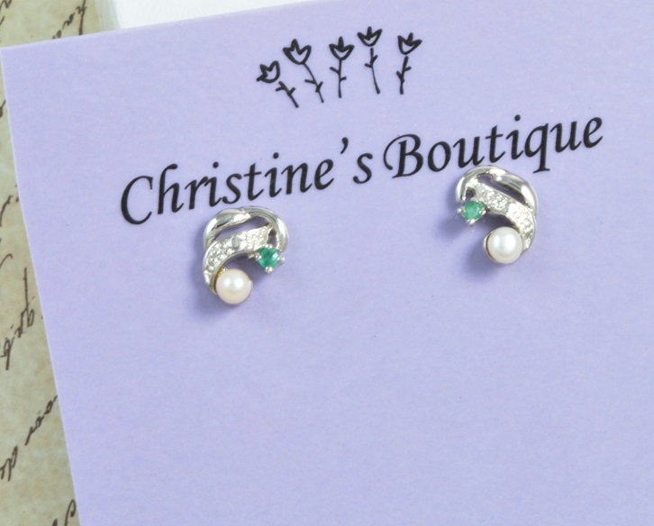 Cultured Pearl and Geniune Emerald Stones Pierced Earrings - Click Image to Close