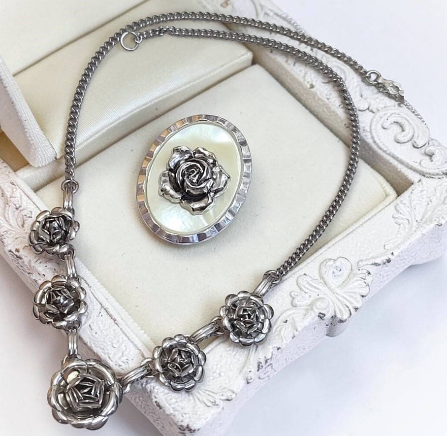 3D Rose Choker Necklace & Scarf Clip Vintage Set