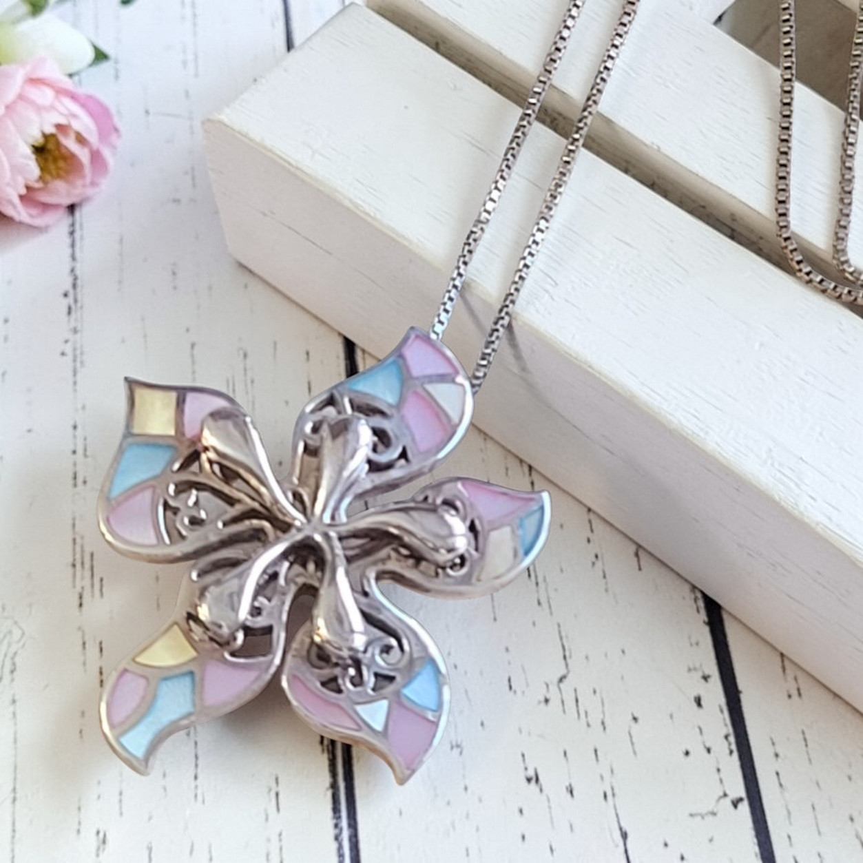 Mother of Pearl Inlay Floral Pendant with Sterling Silver Box Chain