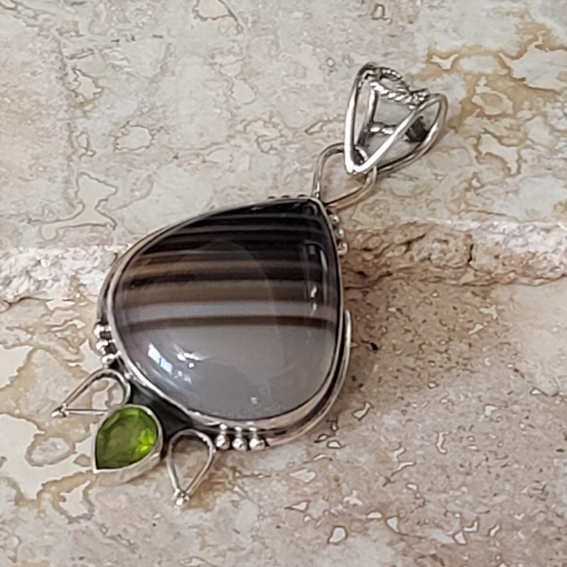 Mexican Agate Gemstone with Peridot Gemstone Pendant - Click Image to Close
