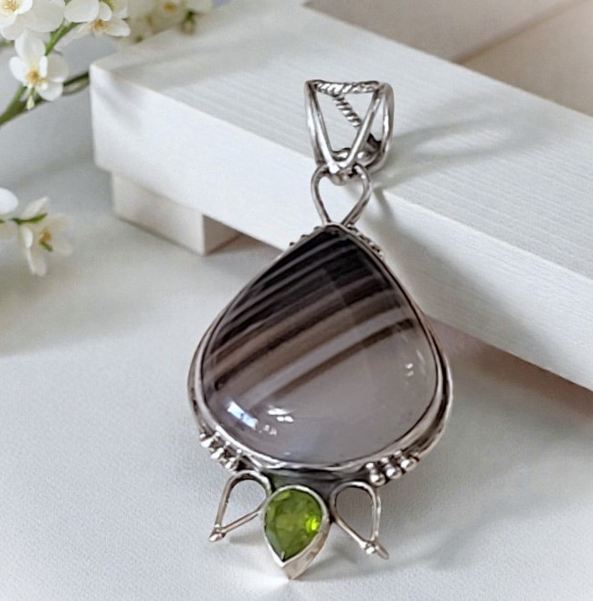 Mexican Agate Gemstone with Peridot Gemstone Pendant