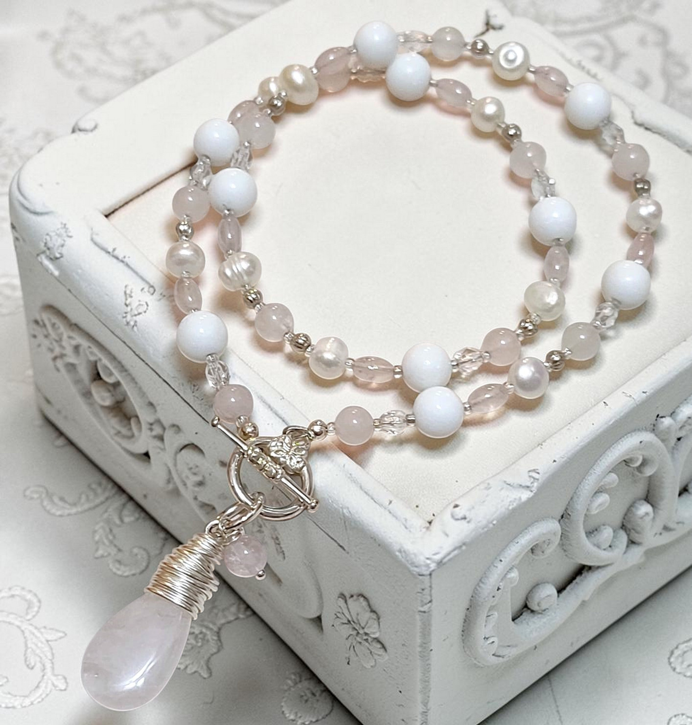 Gemstone lariat necklace, pink quartz, howlite and crystal