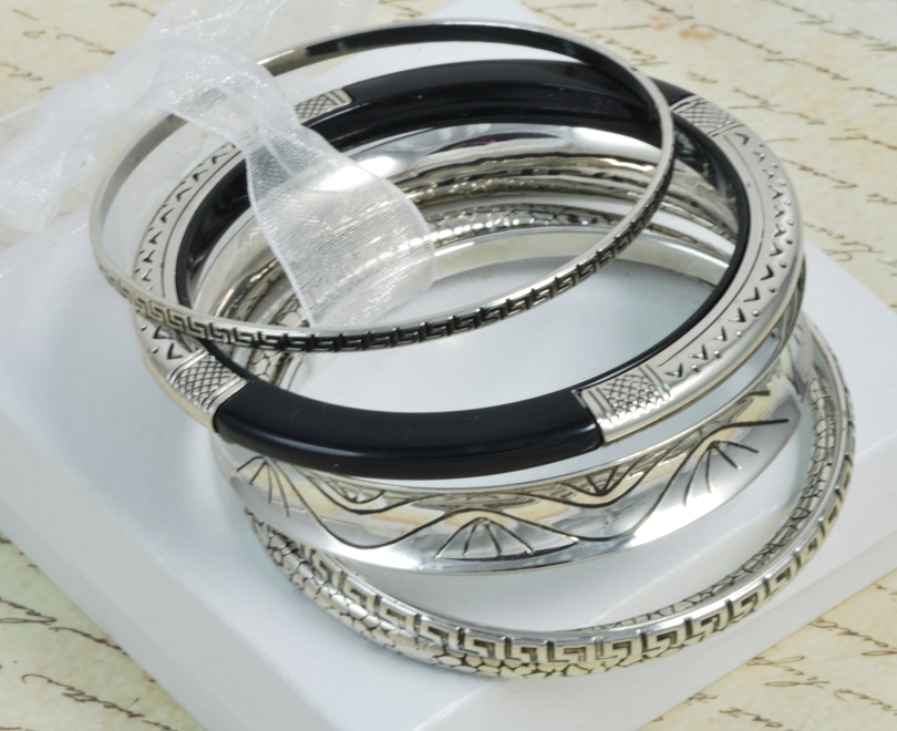 Black and Silver Fashion Bangle Bracelets Set of 5