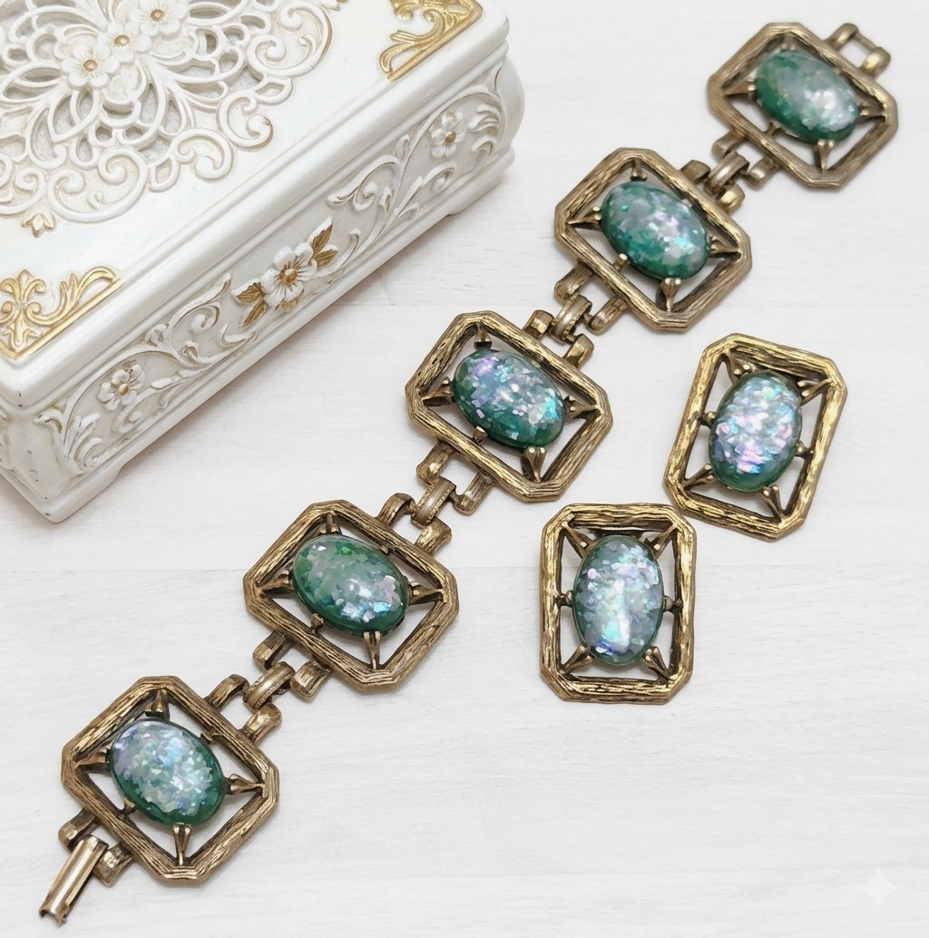 Confetti Green Cabs Link Bracelet and Matching Clip Earrings